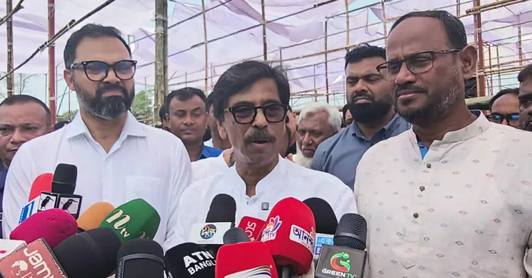 কথা বলছেন কৃষিমন্ত্রী